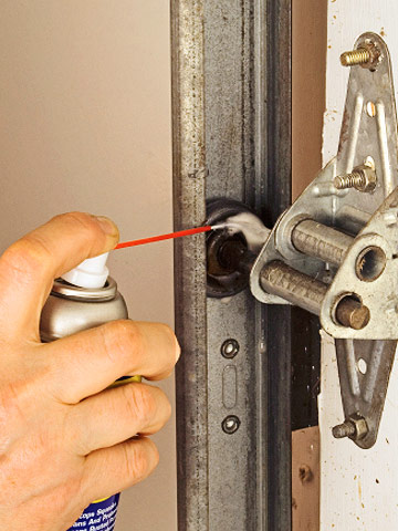 5 Simple Steps to Properly Maintain Your Garage Door