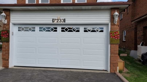 White double garage door newly installed in Mississauga by Pro Entry